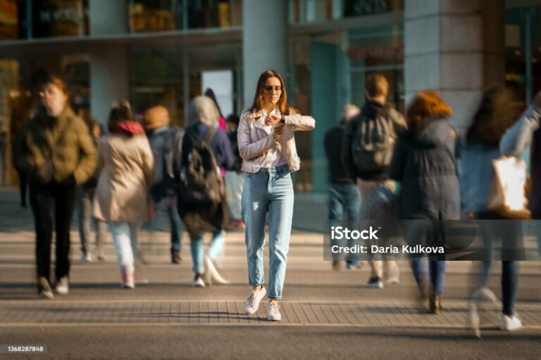 Thème du défi d’octobre : “La photo de rue, instant volé”